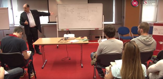 Profesor predaje matematiku na ITS