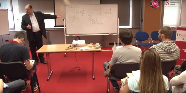 Profesor predaje matematiku na ITS