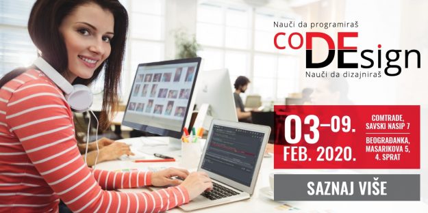 Devojka za kompjuterom uči programiranje