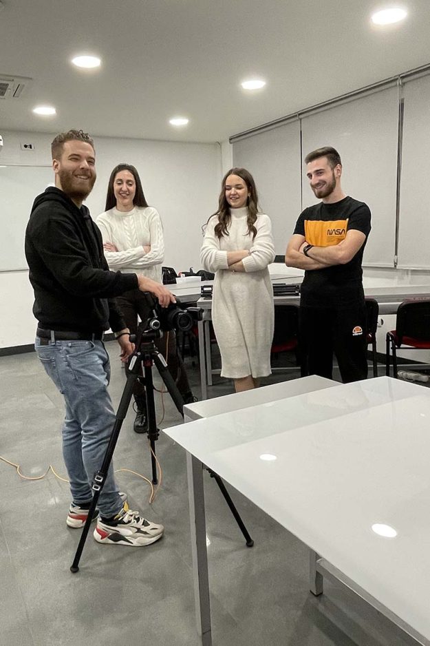 Članovi Foto-kluba na obuci